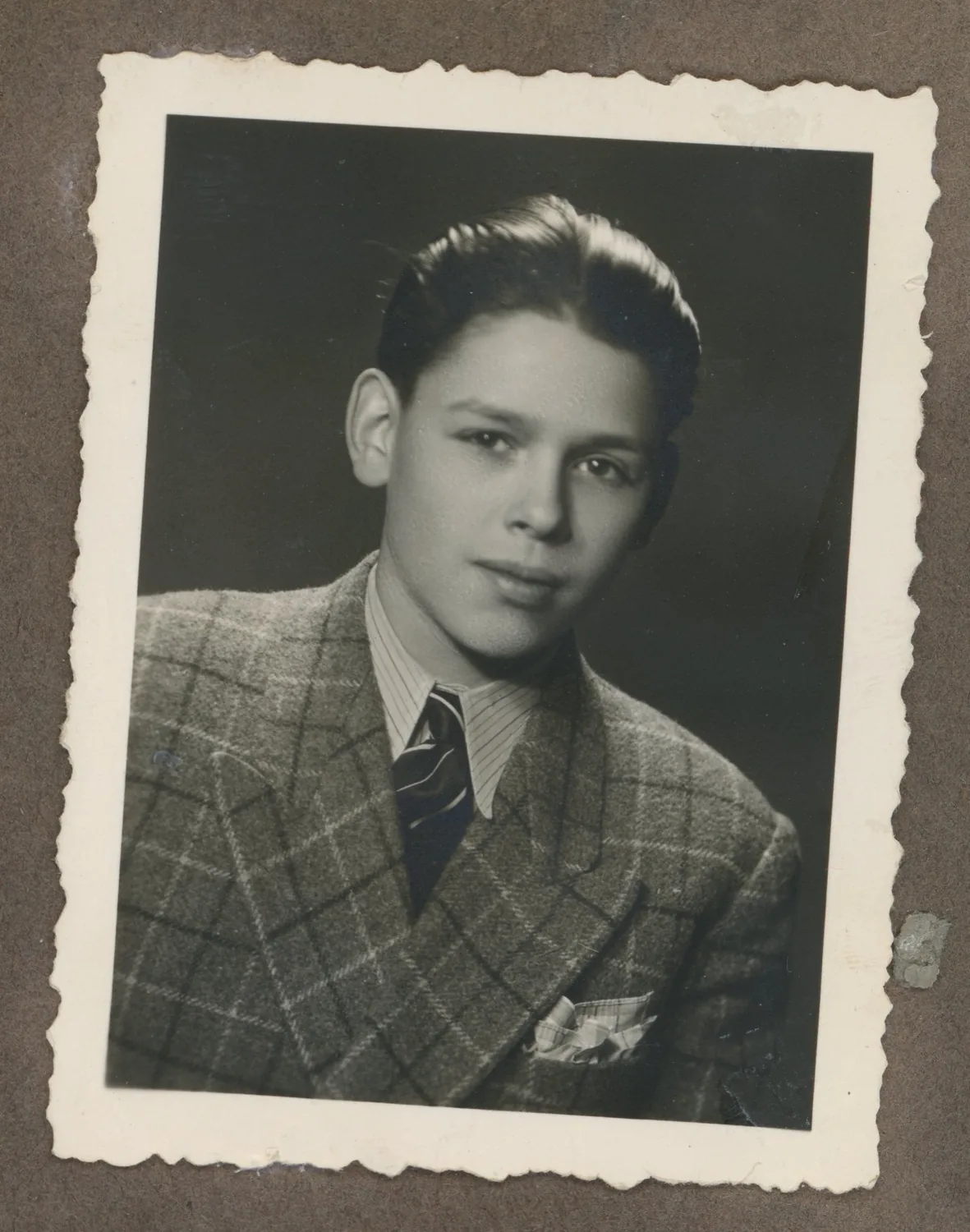 Portrait de Jacques Brel, 1943